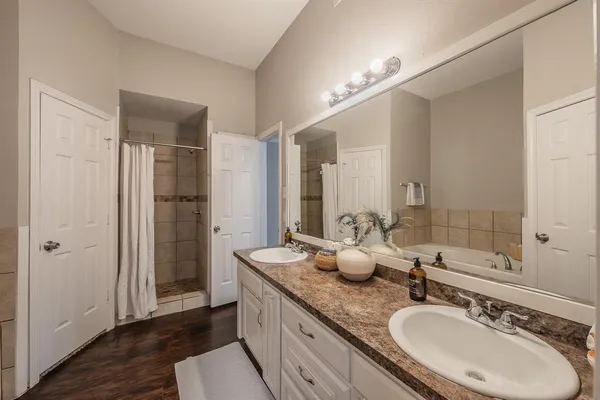 $304,900 | 117 Downwood Drive, Burleson, TX 76028