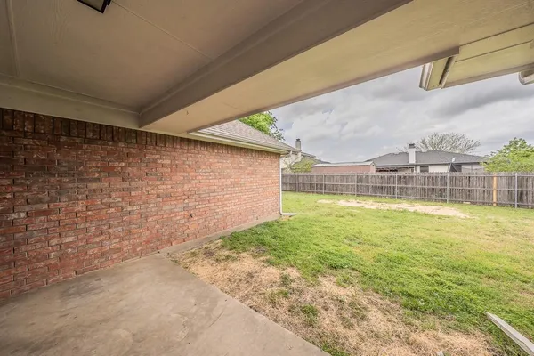 $304,900 | 117 Downwood Drive, Burleson, TX 76028