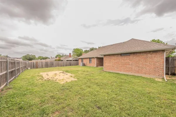 $304,900 | 117 Downwood Drive, Burleson, TX 76028