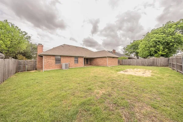 $304,900 | 117 Downwood Drive, Burleson, TX 76028