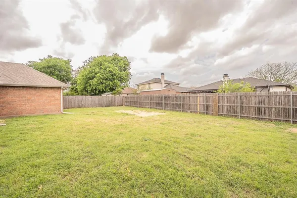 $304,900 | 117 Downwood Drive, Burleson, TX 76028