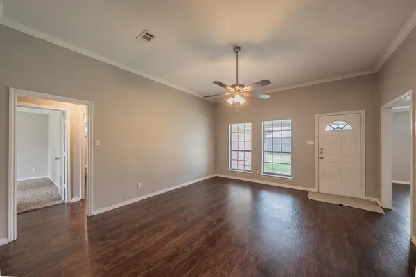 $304,900 | 117 Downwood Drive, Burleson, TX 76028