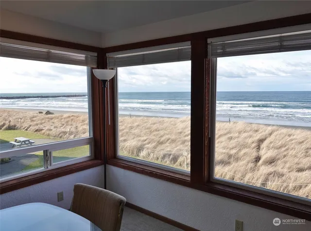 a en suite bathroom with a toilet sink and mirror