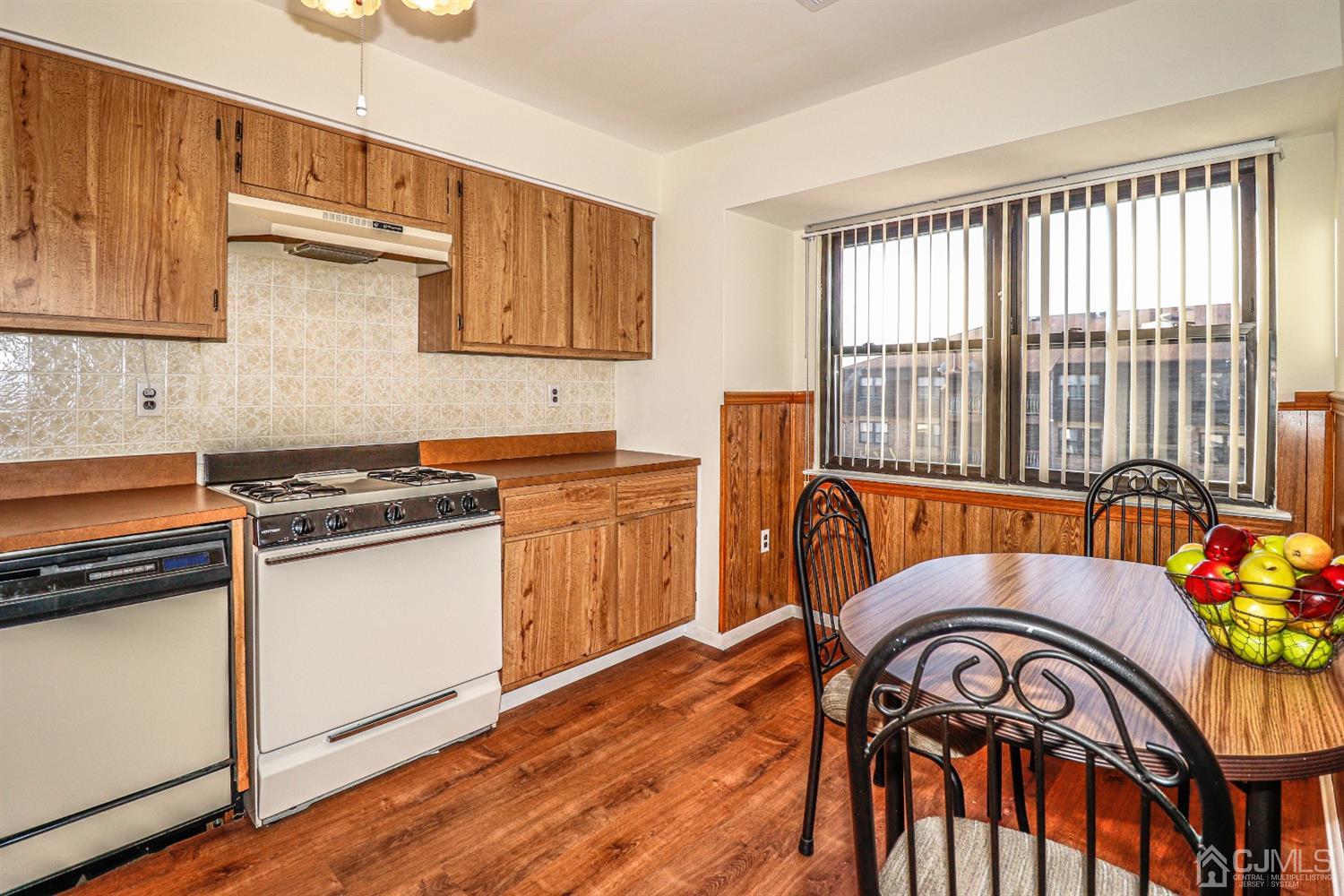 1918 Raspberry Court Edison, NJ 08817 - Photo 12 of 33