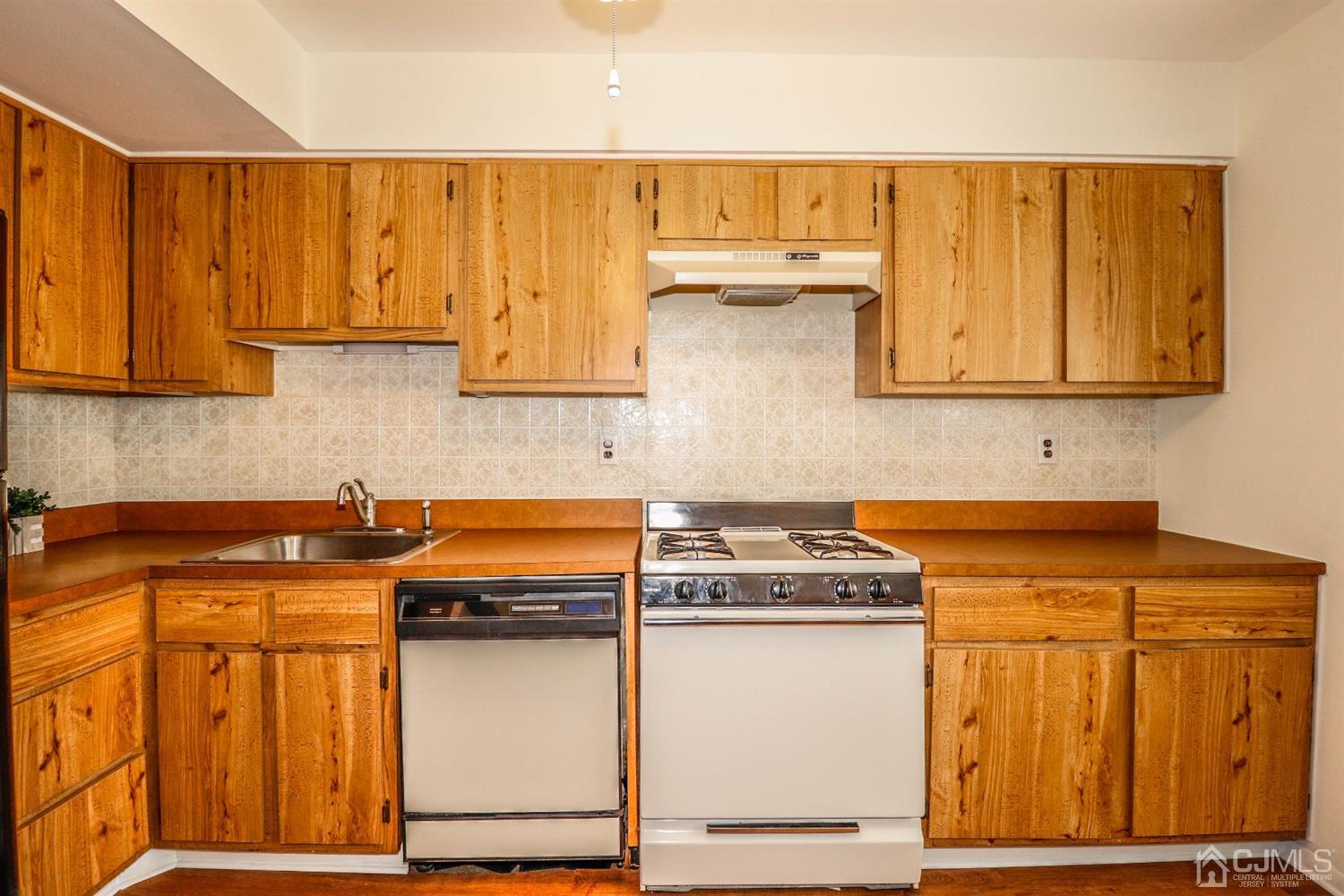 1918 Raspberry Court Edison, NJ 08817 - Photo 18 of 33