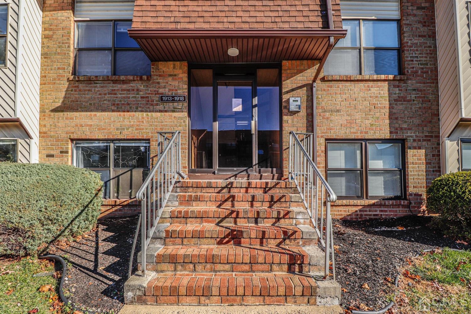 1918 Raspberry Court Edison, NJ 08817 - Photo 4 of 33