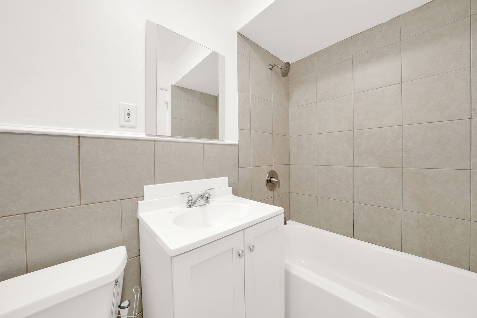 7120 North Sheridan Road, Unit 216 Chicago, IL 60626 - Photo 14 of 21 a bathroom with a sink a toilet and a bathtub
