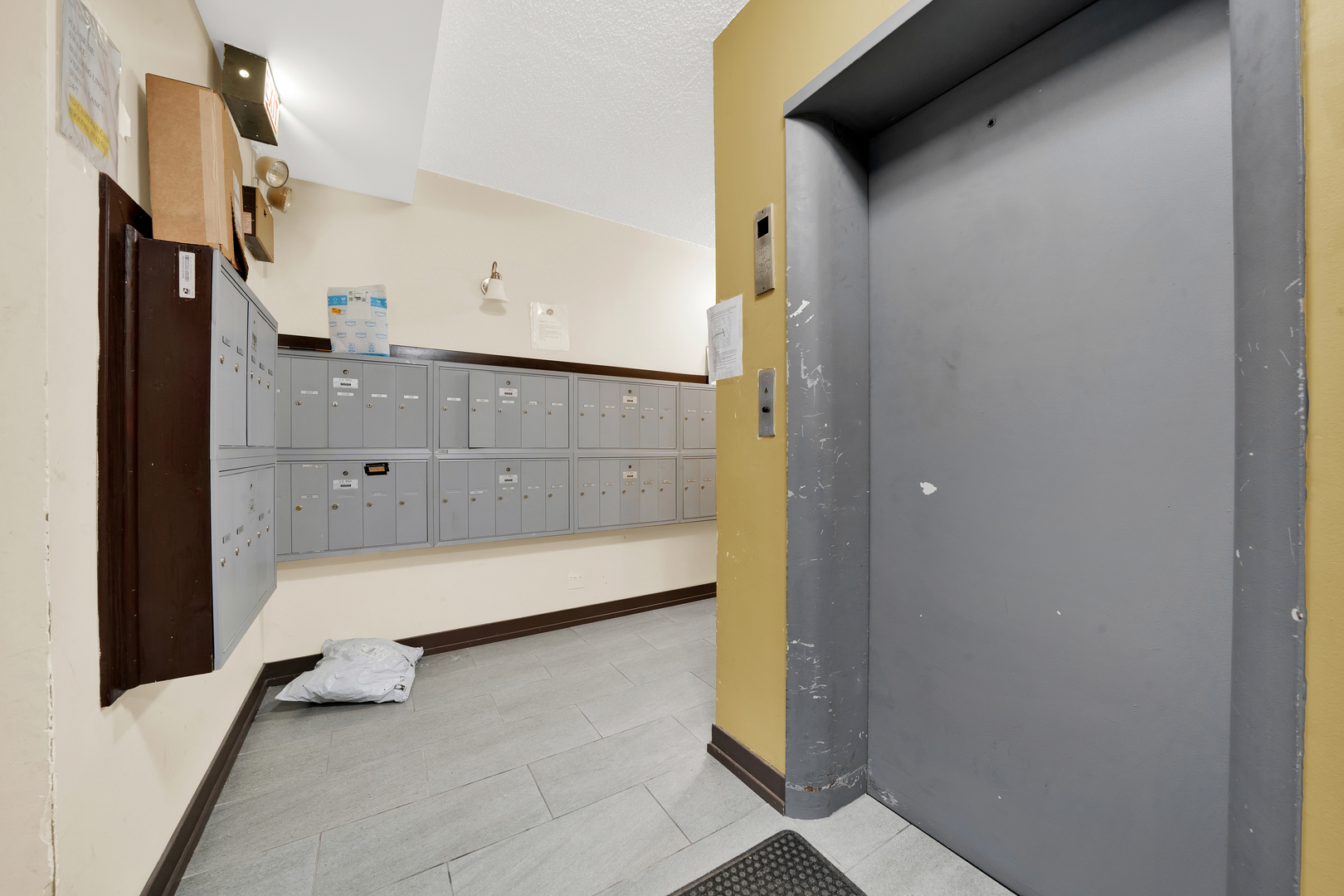 7120 North Sheridan Road, Unit 216 Chicago, IL 60626 - Photo 15 of 21 a view of walk in closet