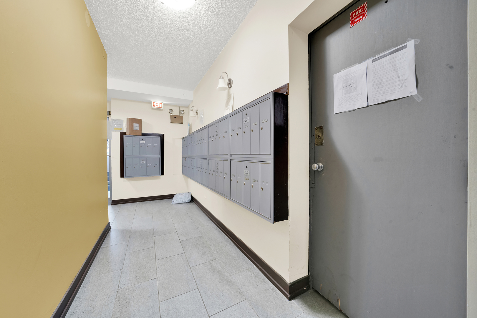 7120 North Sheridan Road, Unit 216 Chicago, IL 60626 - Photo 16 of 21 a view of a hallway with entryway