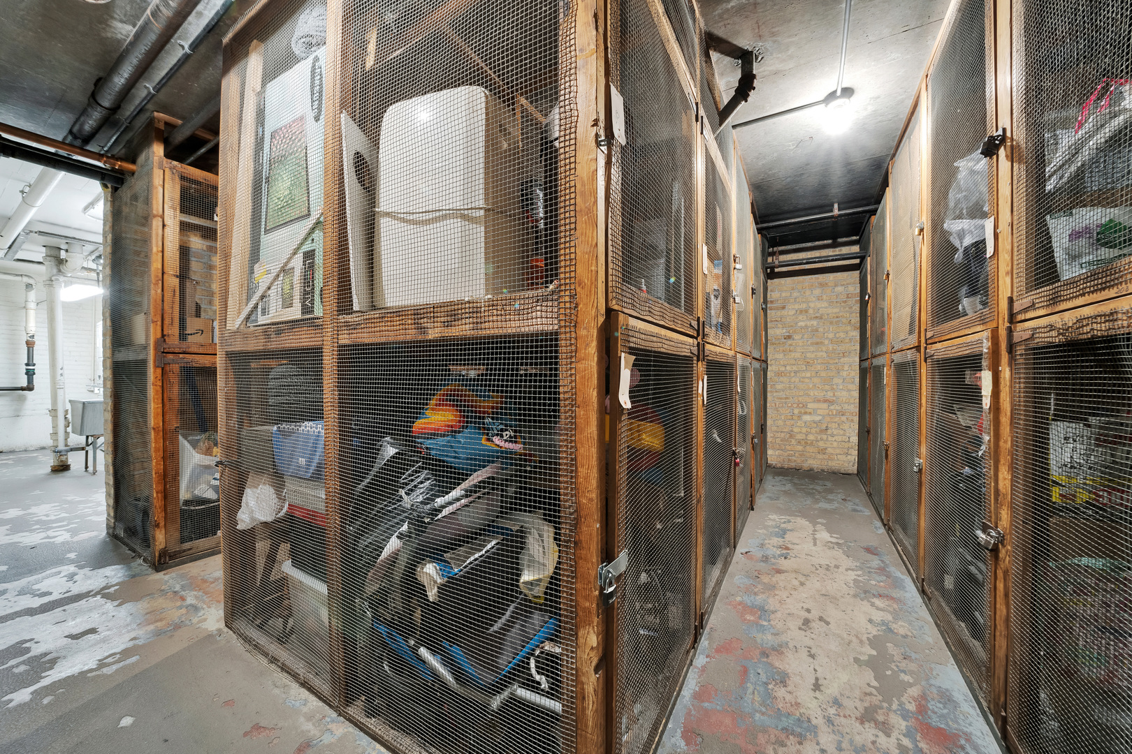 7120 North Sheridan Road, Unit 216 Chicago, IL 60626 - Photo 18 of 21 a view of path along with building