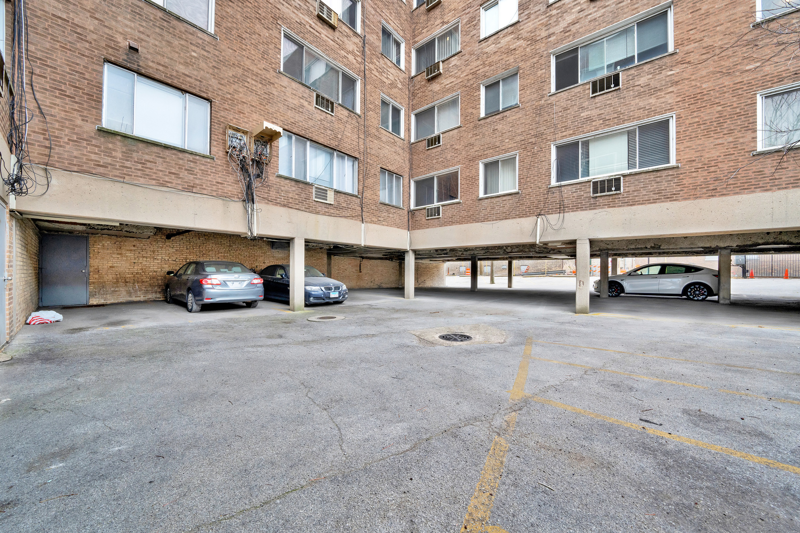 7120 North Sheridan Road, Unit 216 Chicago, IL 60626 - Photo 19 of 21 a car parked in front of a building