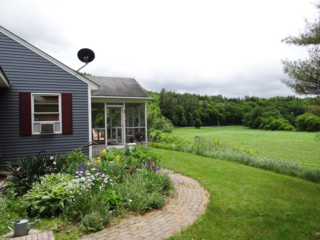 428 North Plainfield Road Lebanon, NH 03784 - Photo 2 of 30