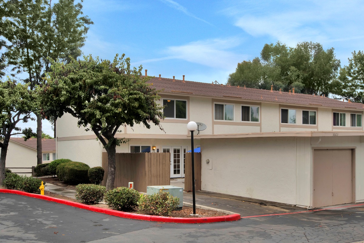 3663 Harbor View Way Oceanside, CA 92056 - Photo 2 of 25