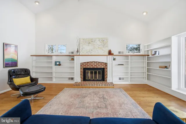 $900,000 | 13 Brook Farm Court, Cockeysville, MD 21030