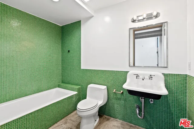 a view of empty room with windows