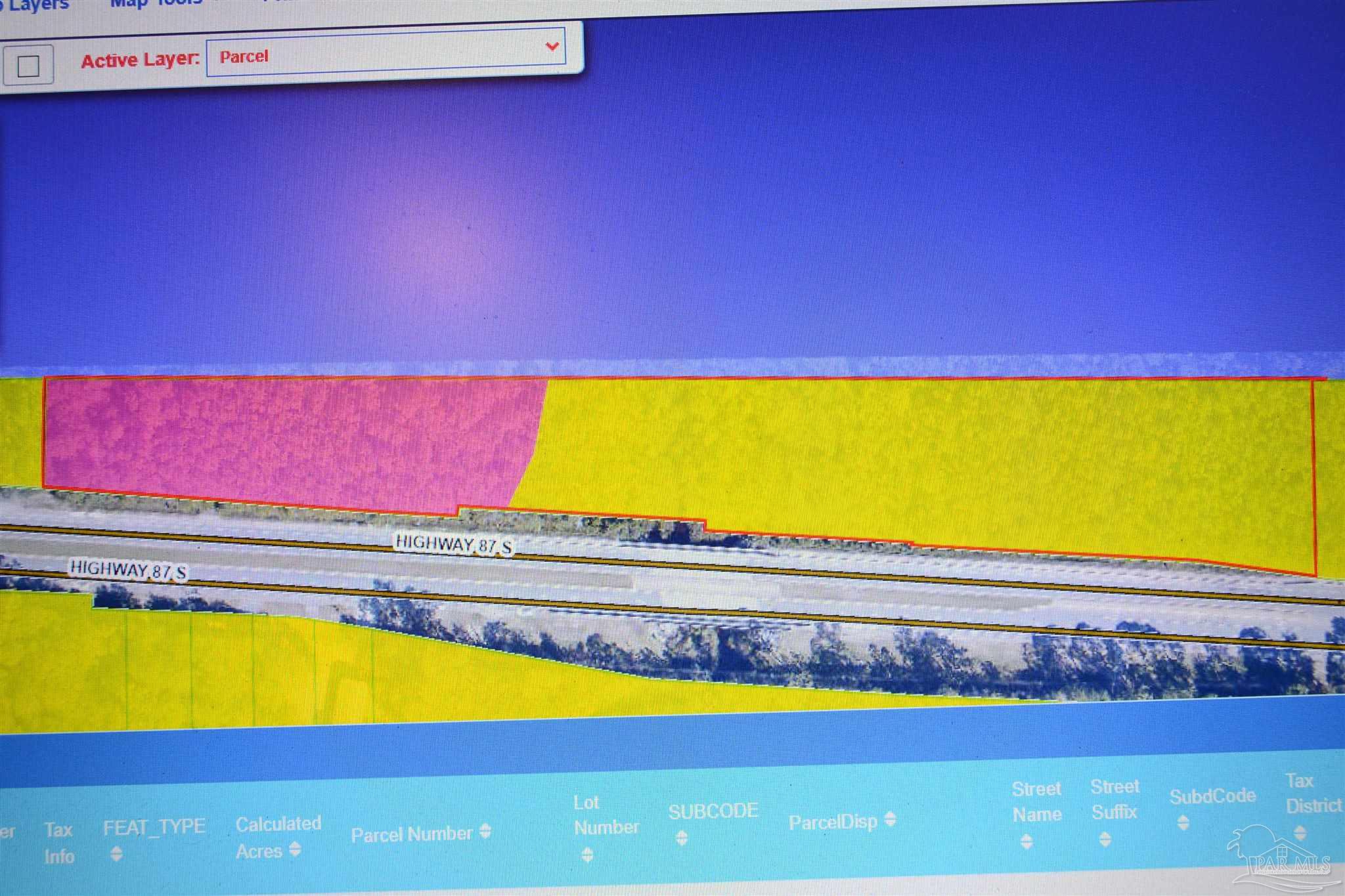 87 Navarre Navarre, FL 32566 - Photo 4 of 4 a bathroom with a swimming pool and outdoor space