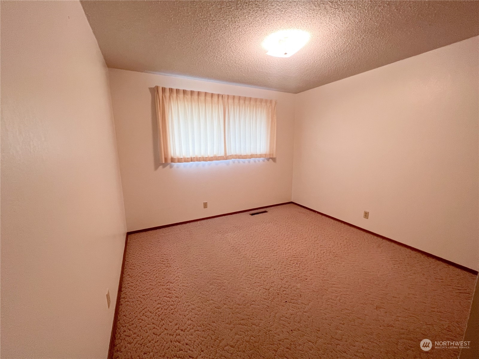 116 Silver Drive Electric City, WA 99123 - Photo 19 of 27 an empty room with a window