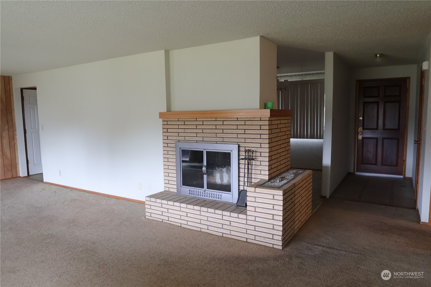 116 Silver Drive Electric City, WA 99123 - Photo 6 of 27 a living room with furniture and a fireplace