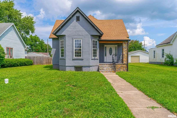 $249,900 | 418 Wyatt Avenue, Lincoln, IL 62656