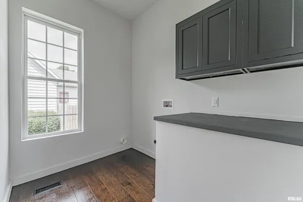 $249,900 | 418 Wyatt Avenue, Lincoln, IL 62656