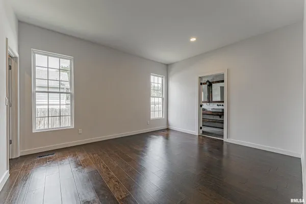 $249,900 | 418 Wyatt Avenue, Lincoln, IL 62656