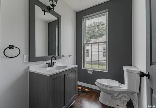 $249,900 | 418 Wyatt Avenue, Lincoln, IL 62656