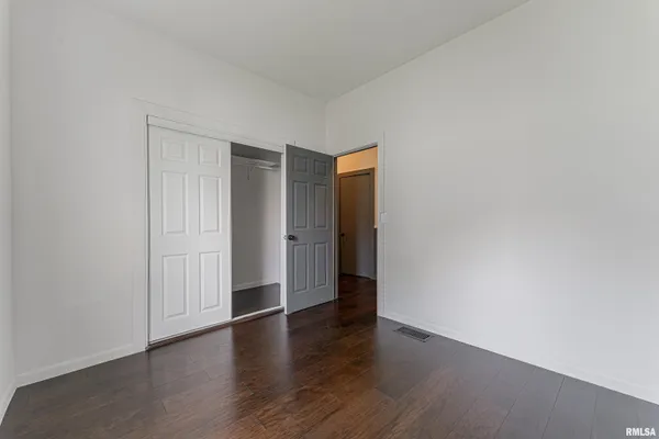 $249,900 | 418 Wyatt Avenue, Lincoln, IL 62656