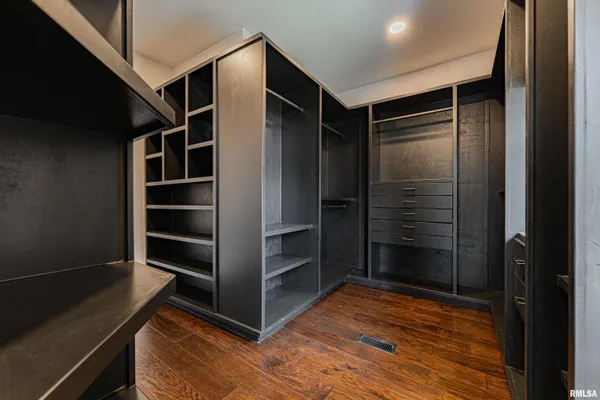 $249,900 | 418 Wyatt Avenue, Lincoln, IL 62656