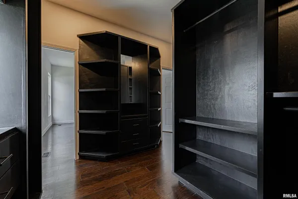 $249,900 | 418 Wyatt Avenue, Lincoln, IL 62656