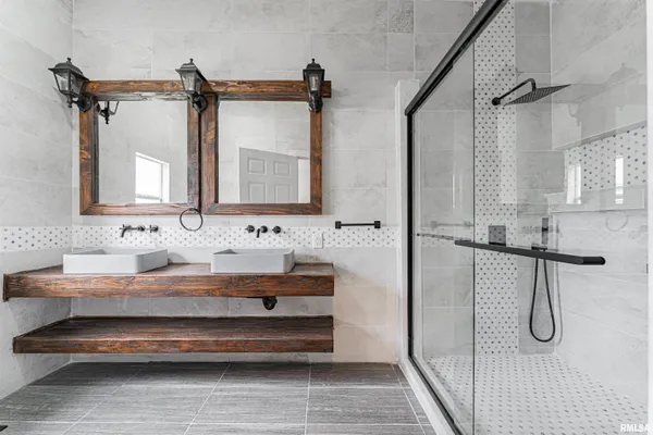 $249,900 | 418 Wyatt Avenue, Lincoln, IL 62656