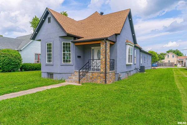 $249,900 | 418 Wyatt Avenue, Lincoln, IL 62656