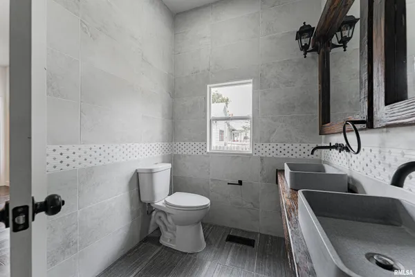 $249,900 | 418 Wyatt Avenue, Lincoln, IL 62656