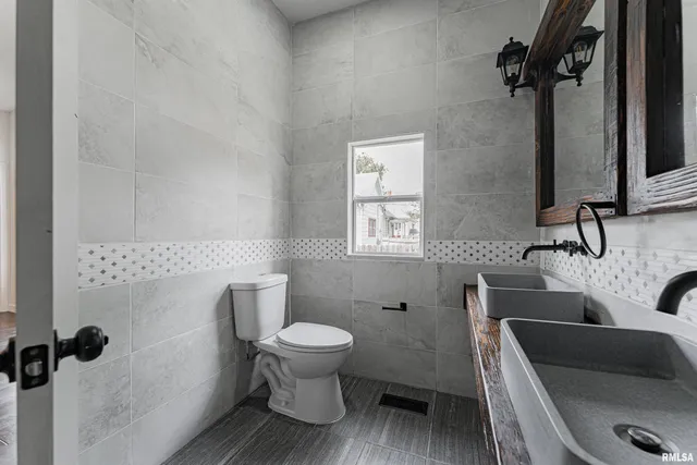 $249,900 | 418 Wyatt Avenue, Lincoln, IL 62656