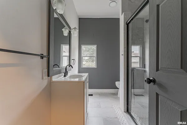 $249,900 | 418 Wyatt Avenue, Lincoln, IL 62656