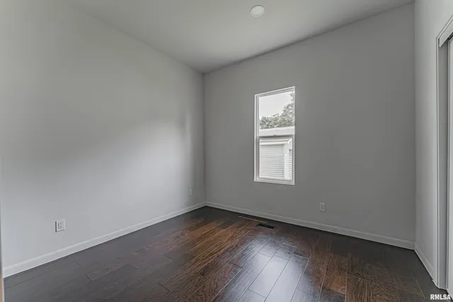 $249,900 | 418 Wyatt Avenue, Lincoln, IL 62656