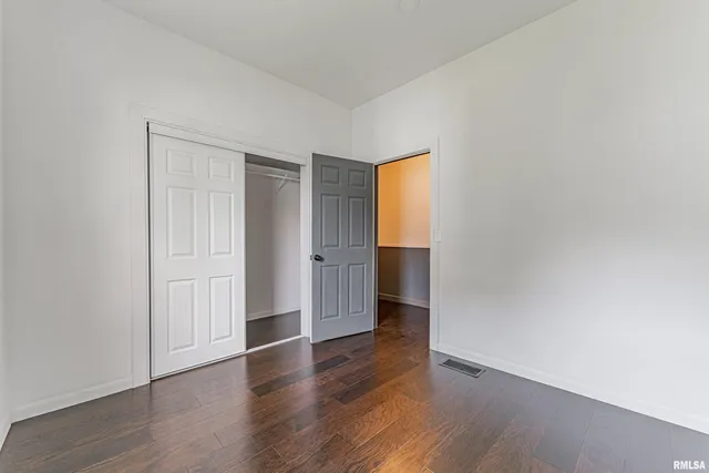 $249,900 | 418 Wyatt Avenue, Lincoln, IL 62656