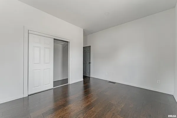 $249,900 | 418 Wyatt Avenue, Lincoln, IL 62656