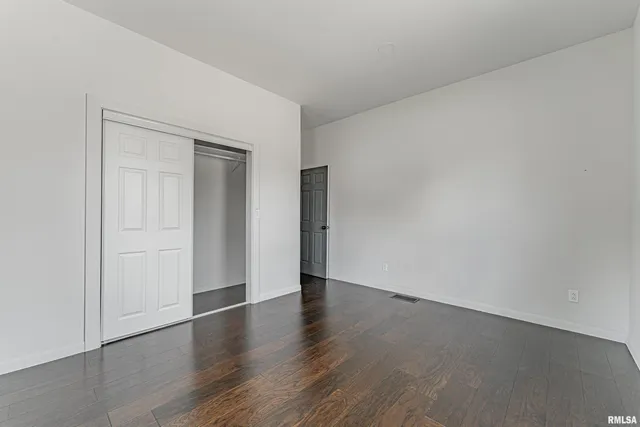 $249,900 | 418 Wyatt Avenue, Lincoln, IL 62656