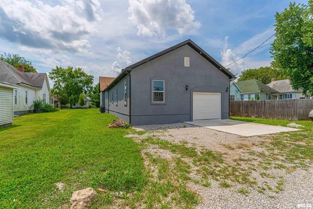 $249,900 | 418 Wyatt Avenue, Lincoln, IL 62656