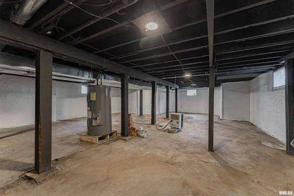 $249,900 | 418 Wyatt Avenue, Lincoln, IL 62656