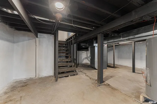 $249,900 | 418 Wyatt Avenue, Lincoln, IL 62656