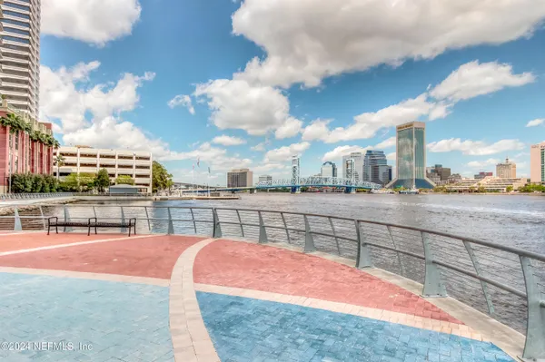 $560,000 | 1431 Riverplace Boulevard, Unit 2602, Jacksonville, FL 32207