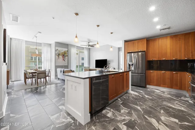$560,000 | 1431 Riverplace Boulevard, Unit 2602, Jacksonville, FL 32207