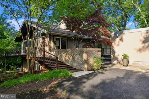 $1,995,000 | 6620 Fernwood Court, Bethesda, MD 20817