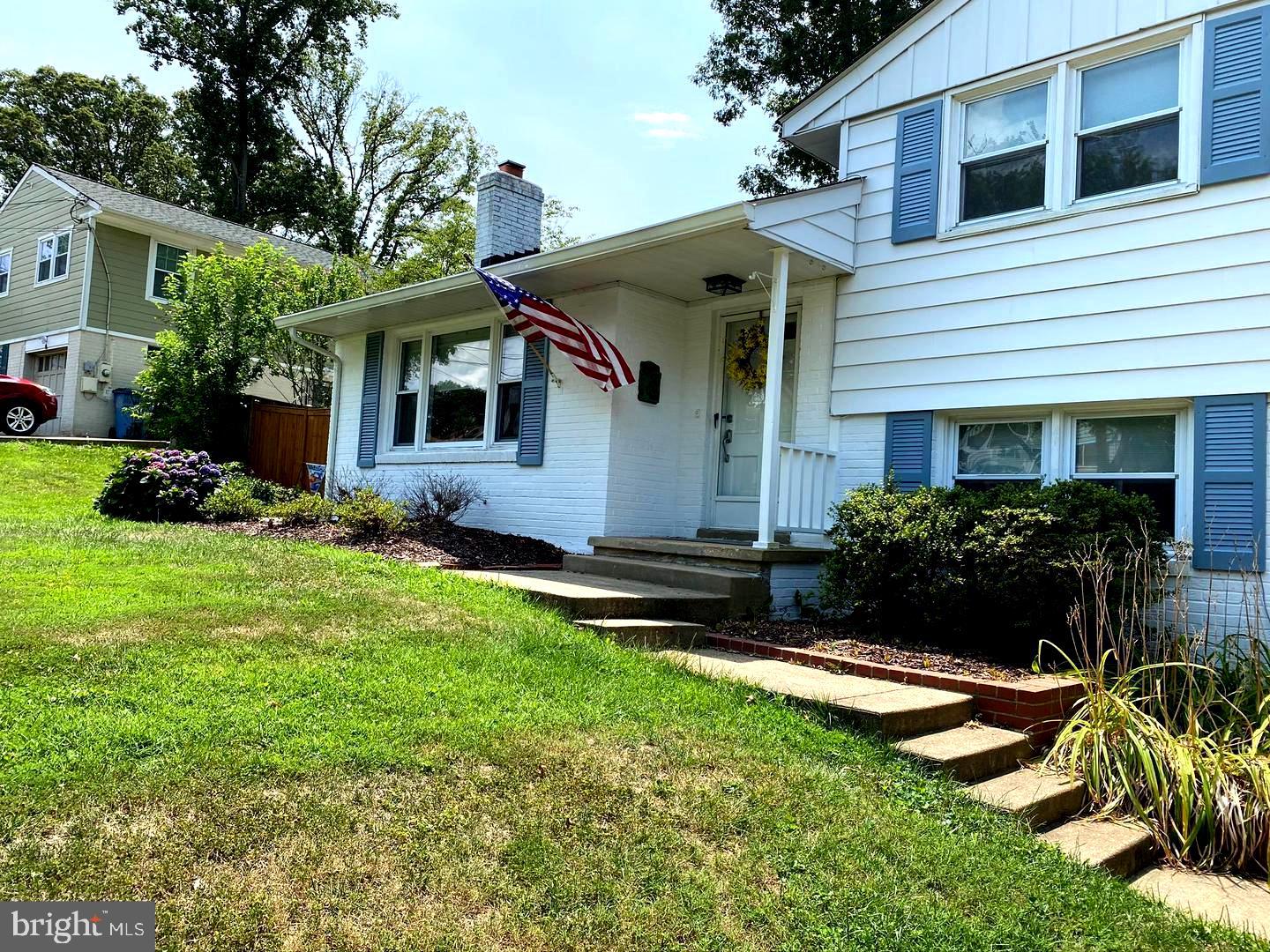 7427 Grace Street Springfield, VA 22150 - Photo 2 of 39