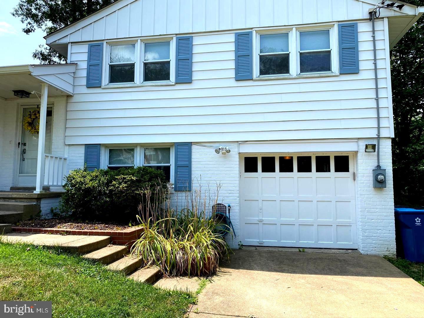 7427 Grace Street Springfield, VA 22150 - Photo 3 of 39