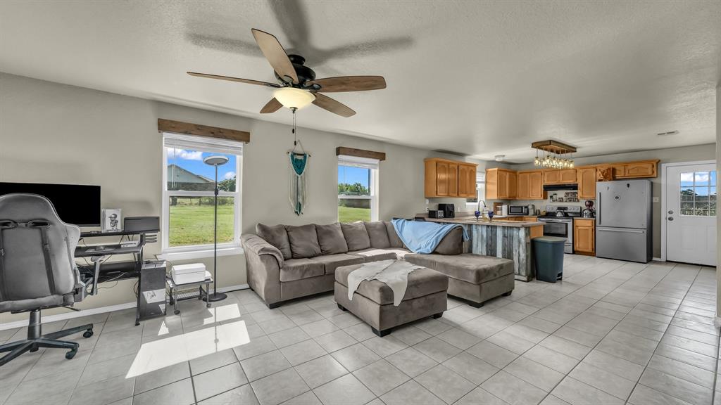 111 Quail Drive Springtown, TX 76082 - Photo 3 of 22 a living room with furniture