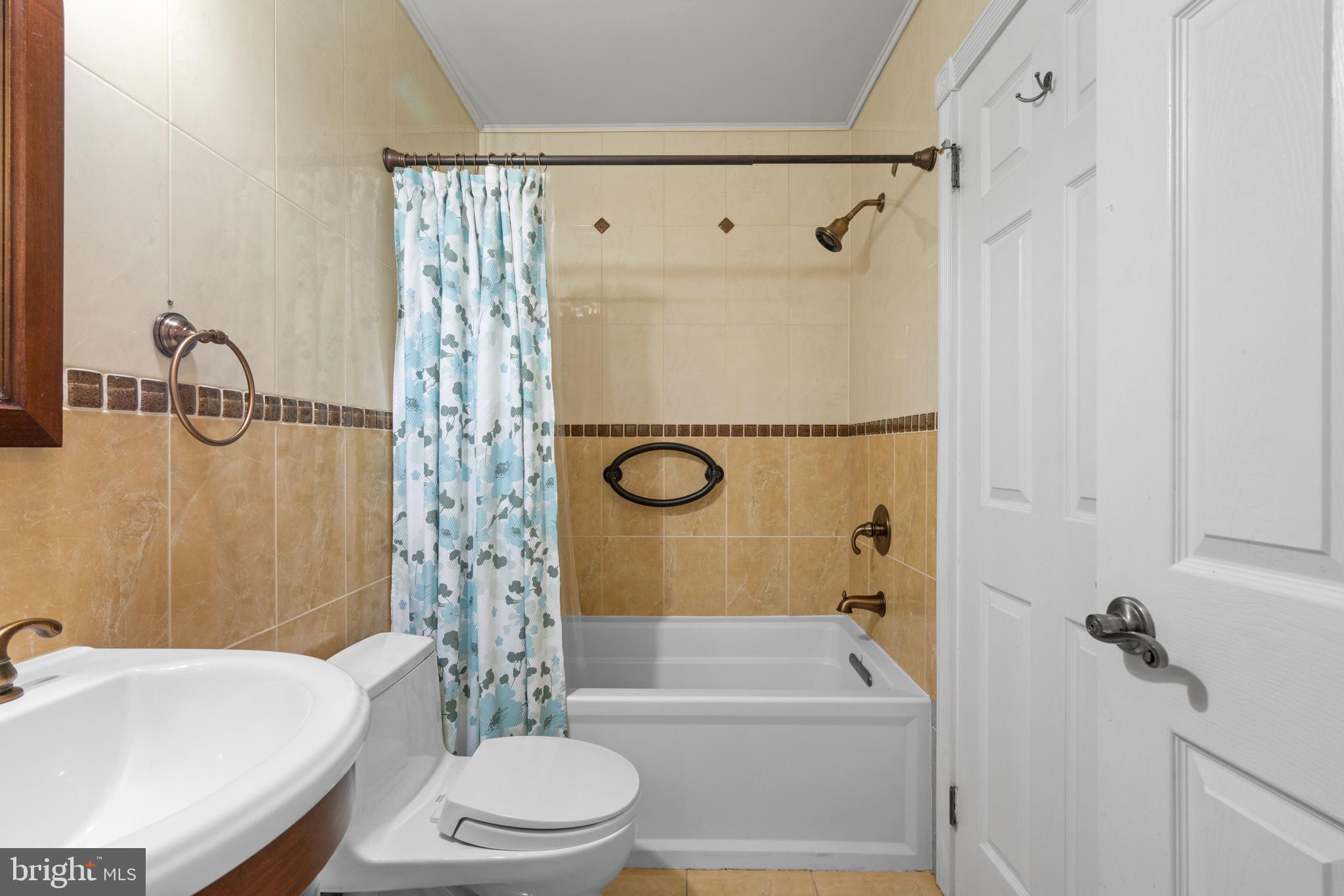 9311 Neil Road, Unit B Philadelphia, PA 19115 - Photo 12 of 17 Bathroom 2