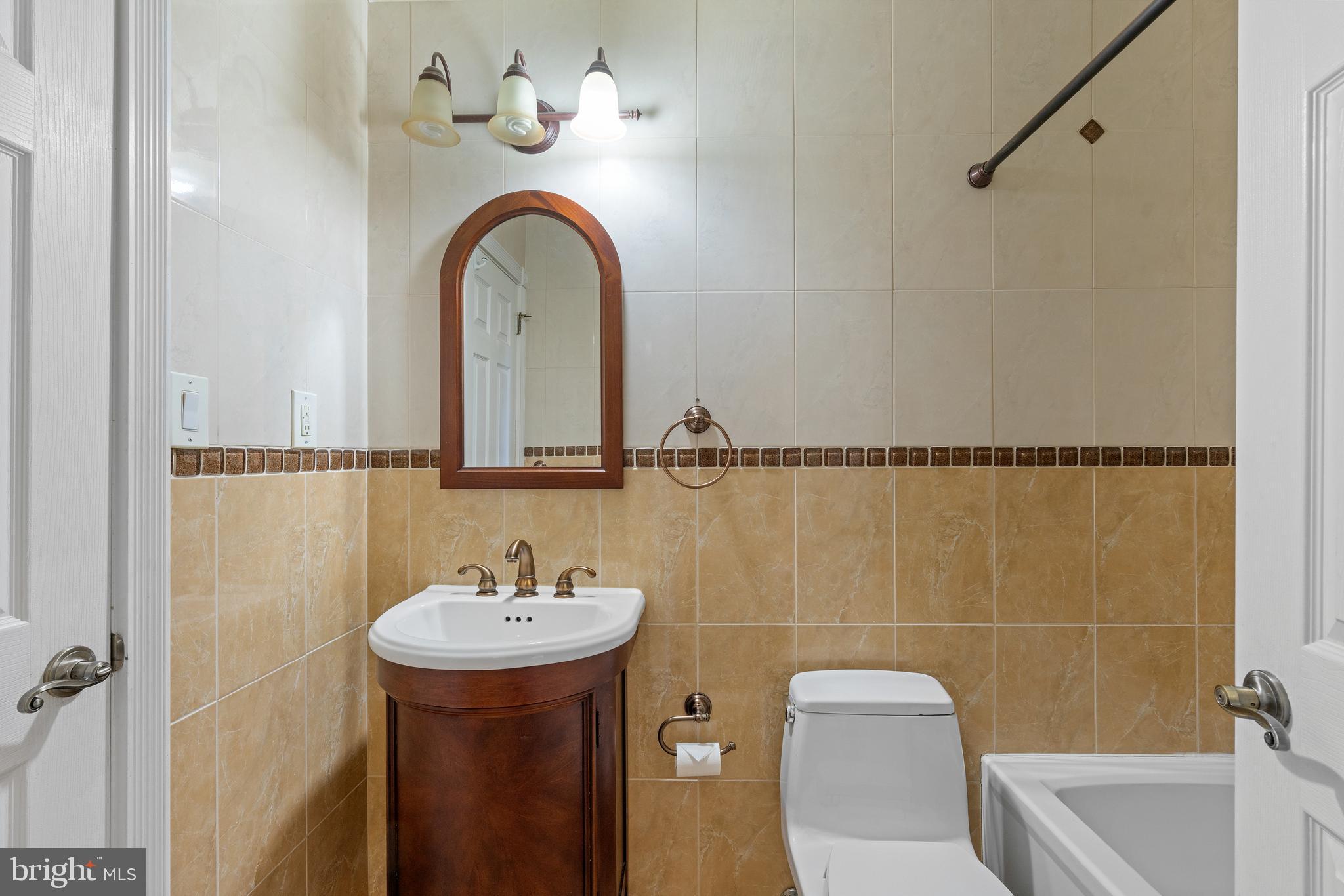 9311 Neil Road, Unit B Philadelphia, PA 19115 - Photo 13 of 17 Bathroom 2