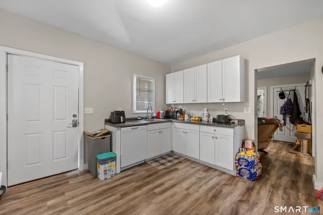 $1,800 | 26 Monroe Street, Unit 1, Norwich, CT 06360